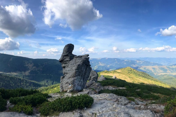 Вухатий Камінь